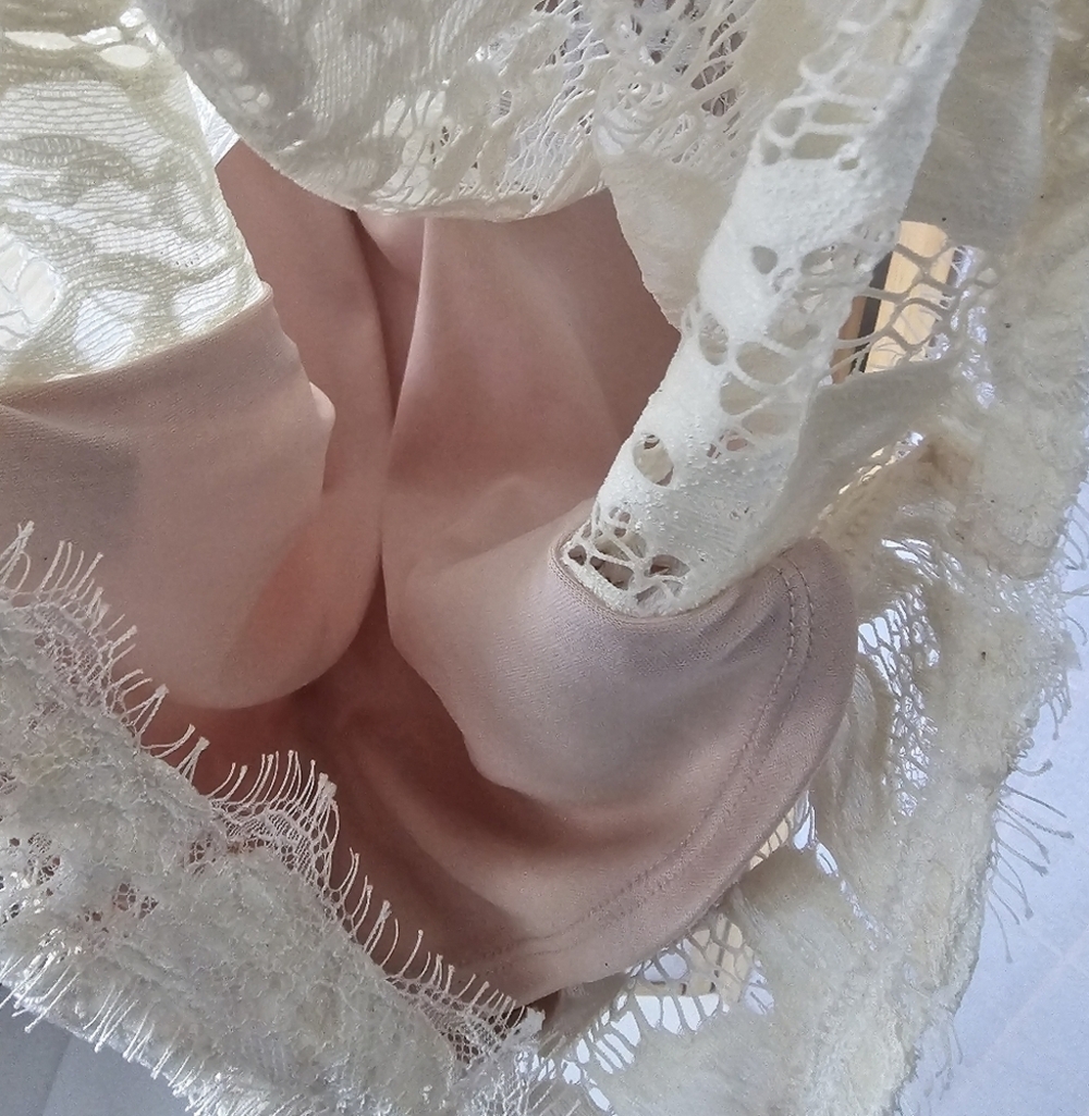 Urban Girl Cream Lace Dress - Picture 4 of 6